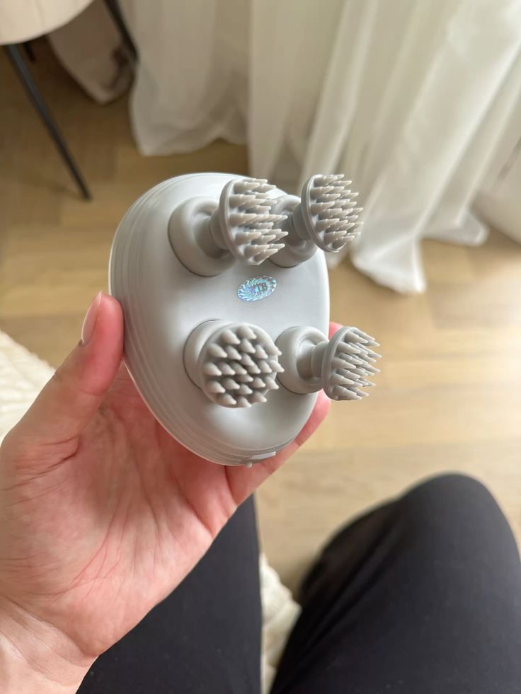 SCALP MASSAGER